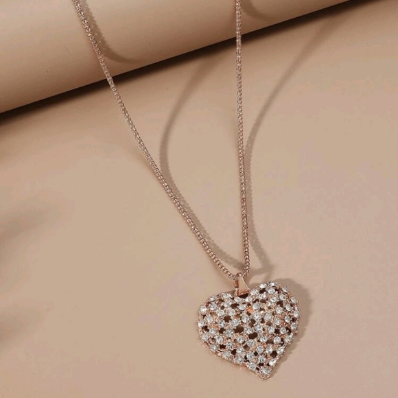 Long heart shaped necklace - Picture 2 of 2